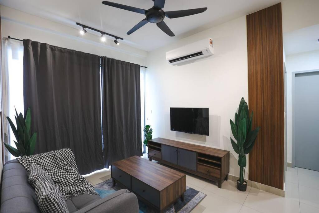 7mins to Mid Valley Central Of Old Klang Road By Nexx Field