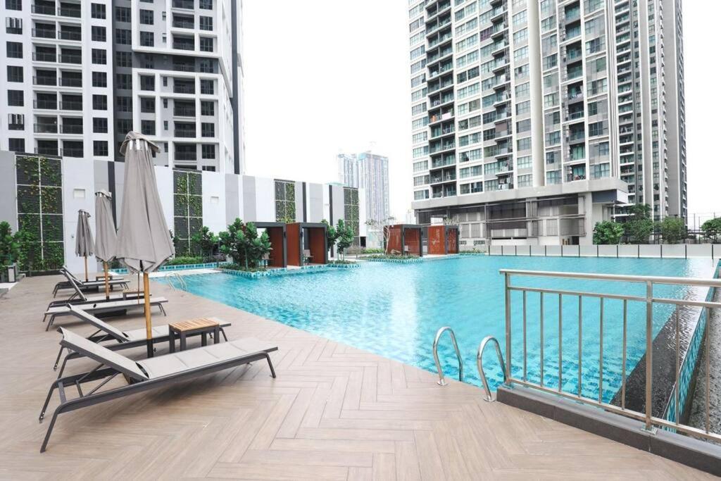 7mins to Mid Valley Central Of Old Klang Road By Nexx Field