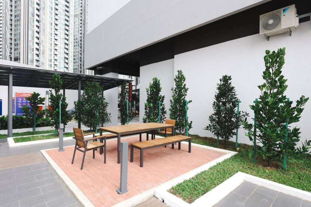 7mins to Mid Valley Central Of Old Klang Road By Nexx Field
