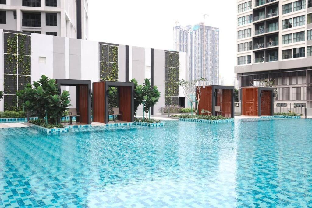 7mins to Mid Valley Central Of Old Klang Road By Nexx Field