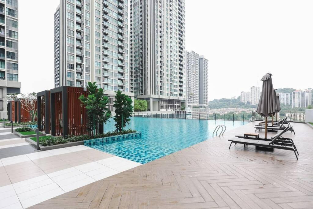 7mins to Mid Valley Central Of Old Klang Road By Nexx Field