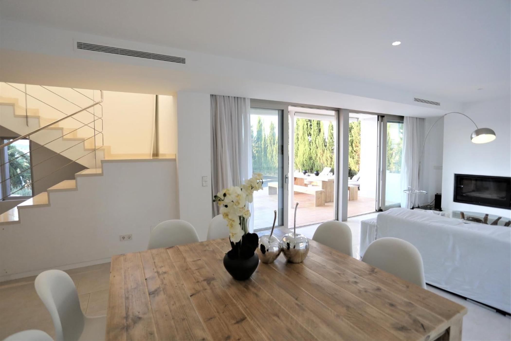 Modern Villa Montecristo