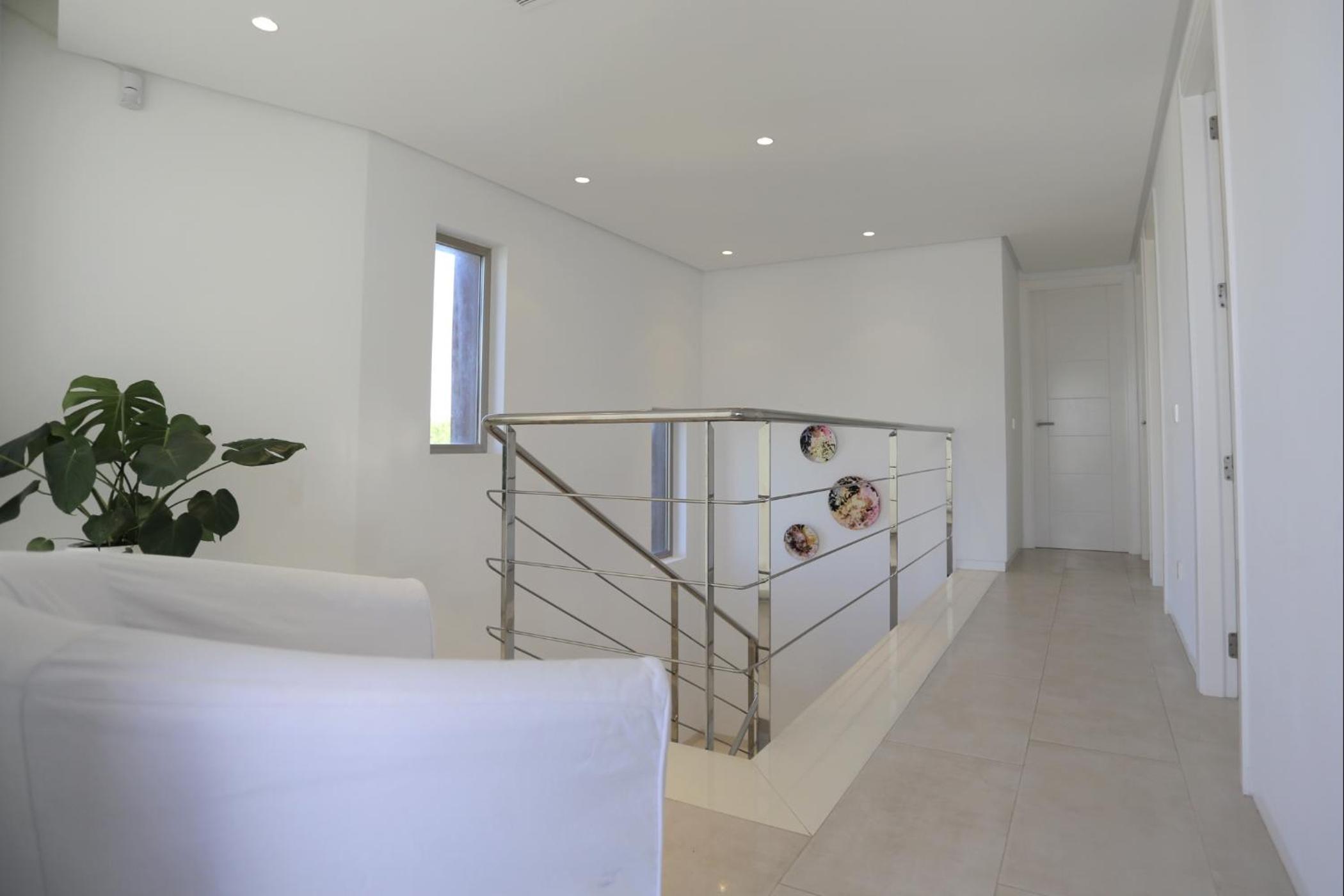 Modern Villa Montecristo