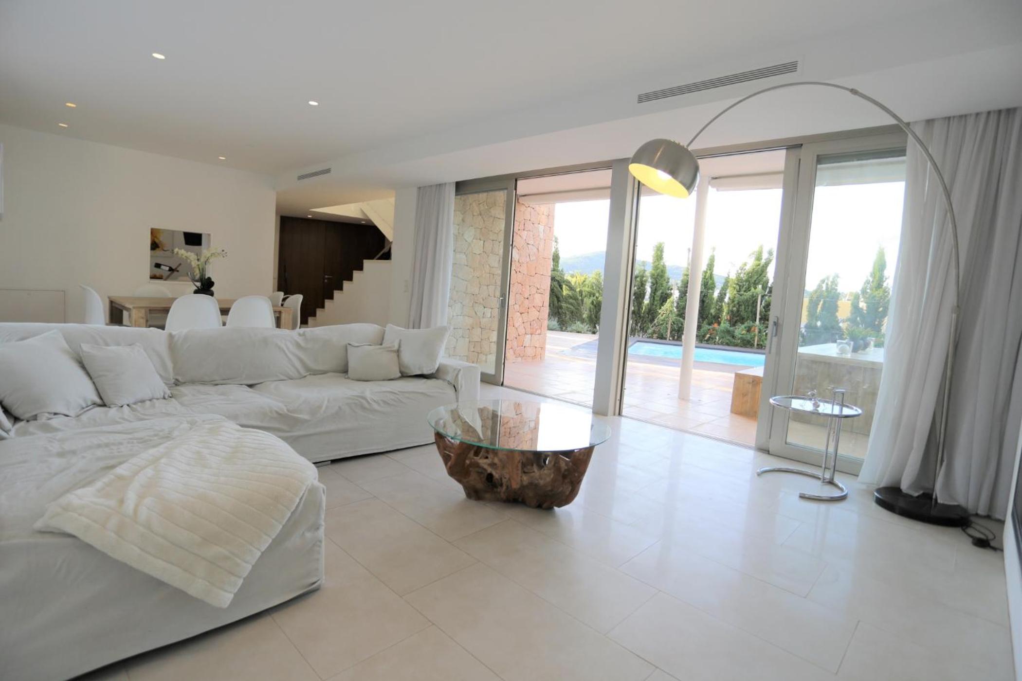 Modern Villa Montecristo