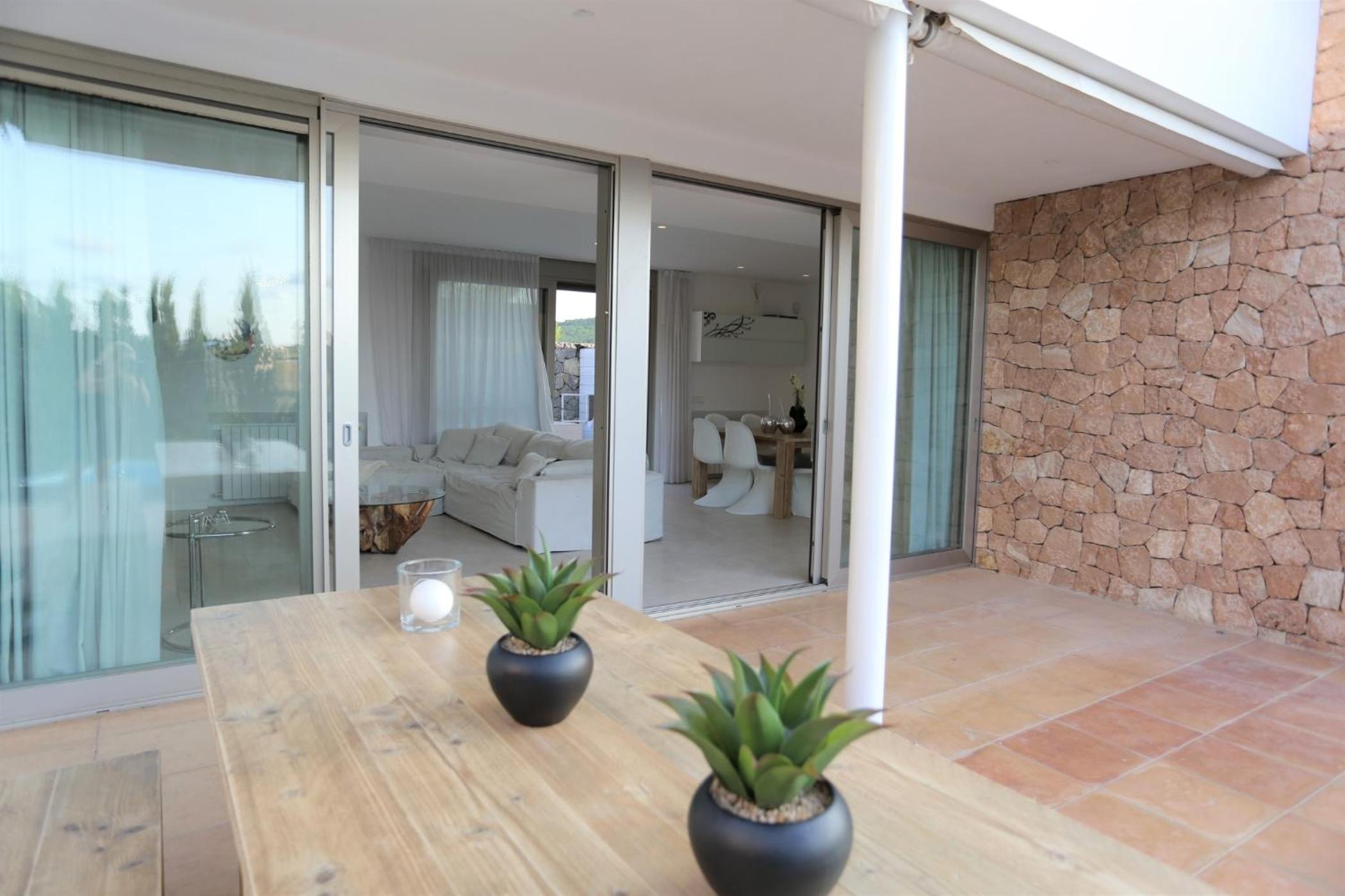 Modern Villa Montecristo