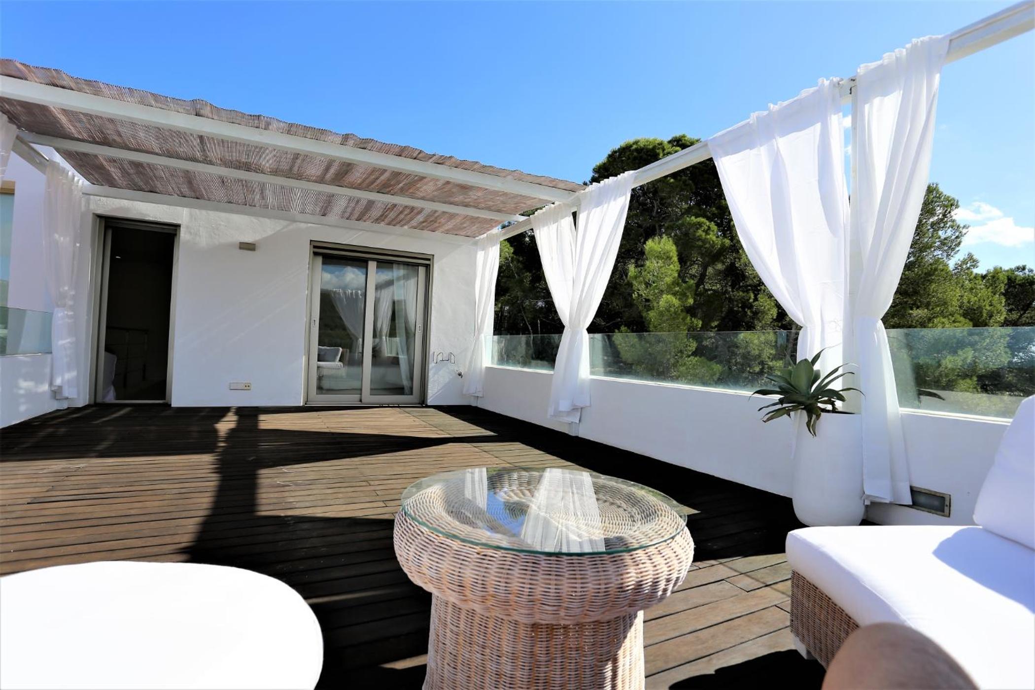 Modern Villa Montecristo