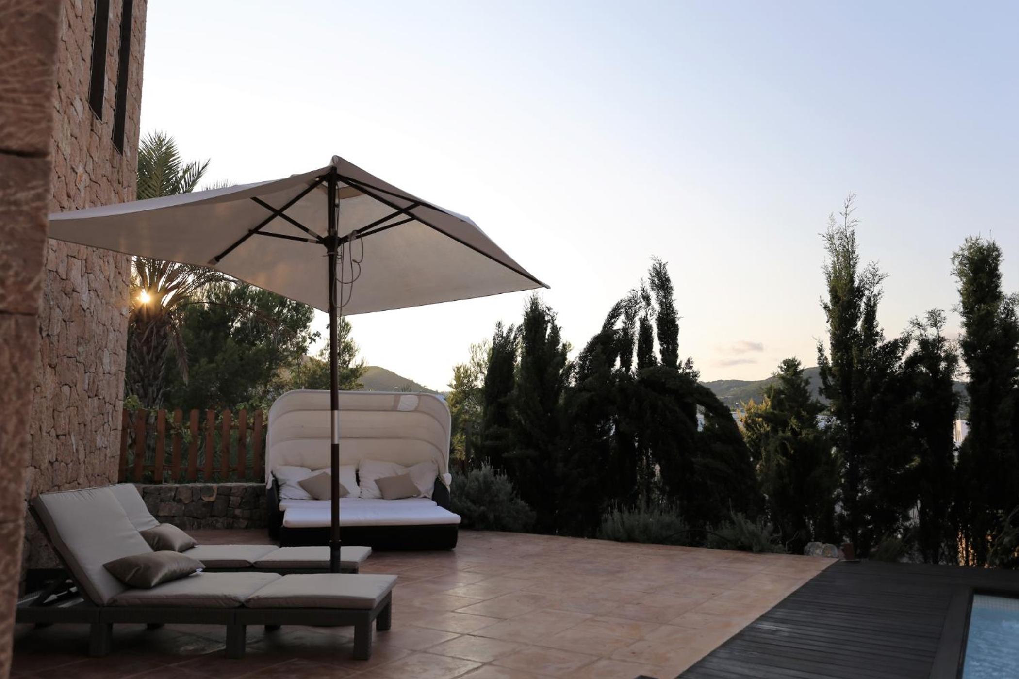 Modern Villa Montecristo