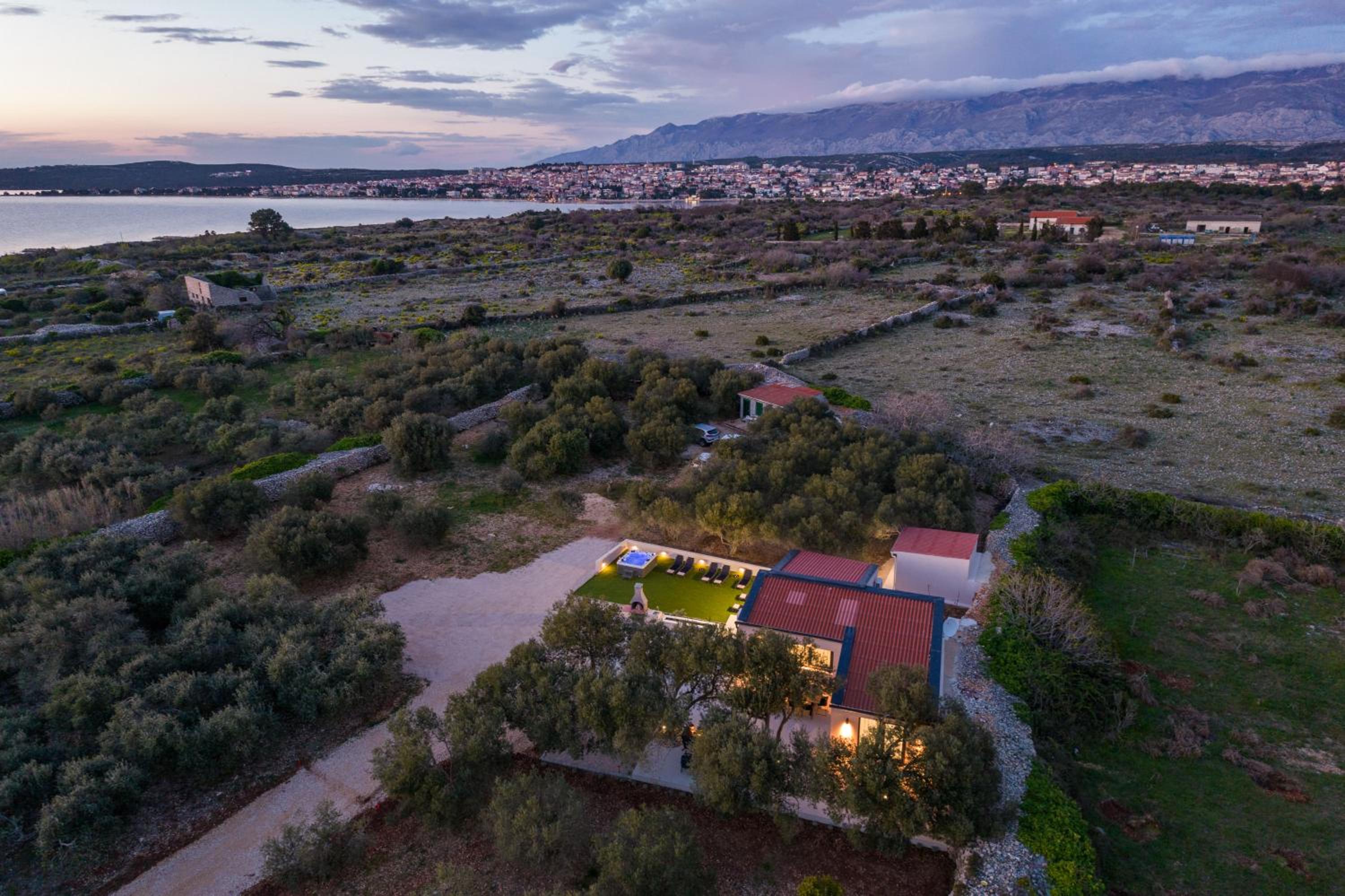 Villa Grioni, beach front villa with jacuzzi view 2