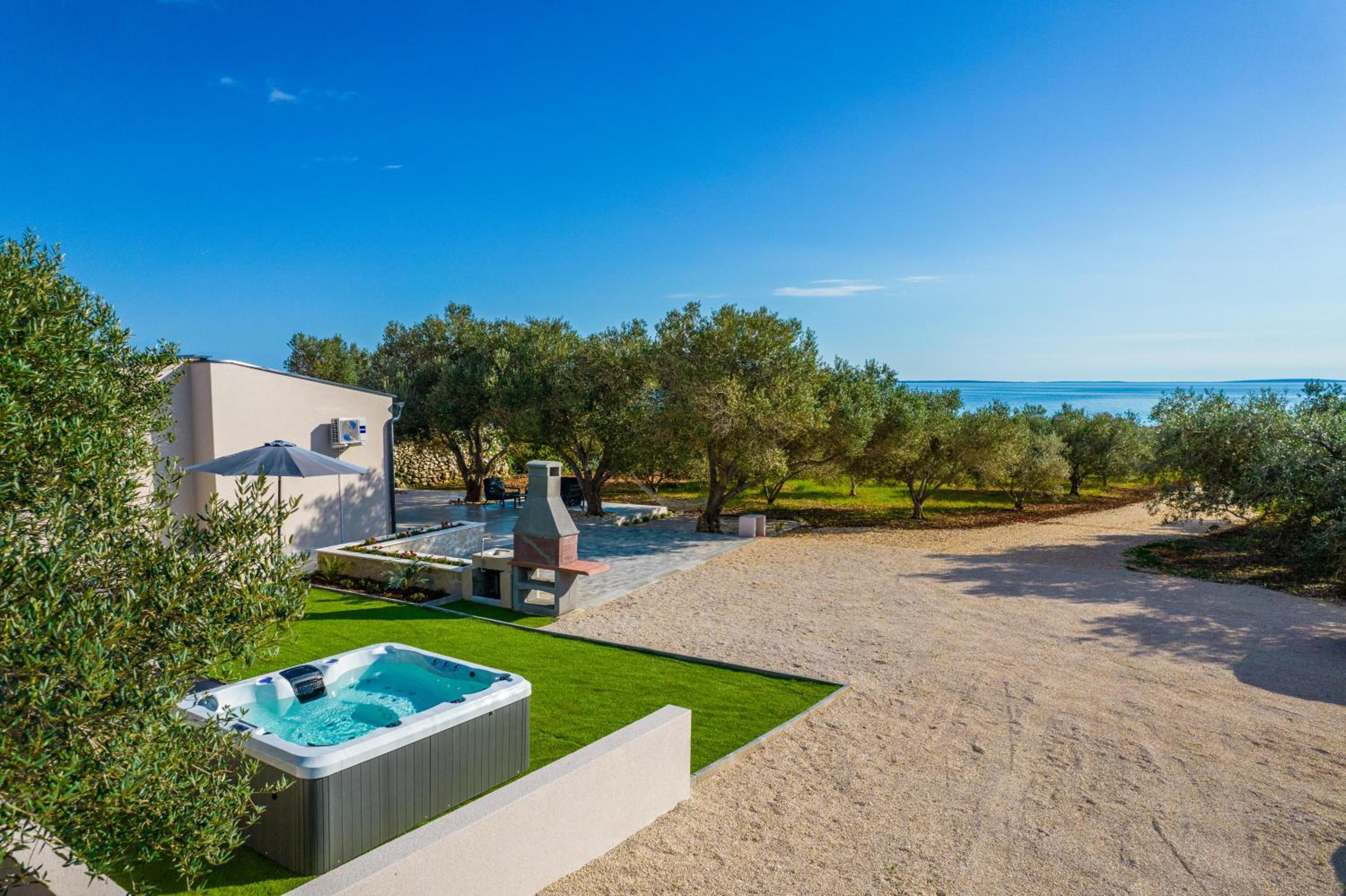 Villa Grioni, beach front villa with jacuzzi view 4
