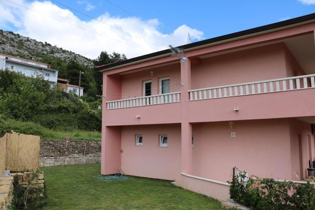 Villa with swimming pool and game room