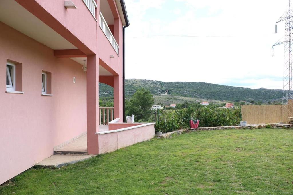 Villa with swimming pool and game room