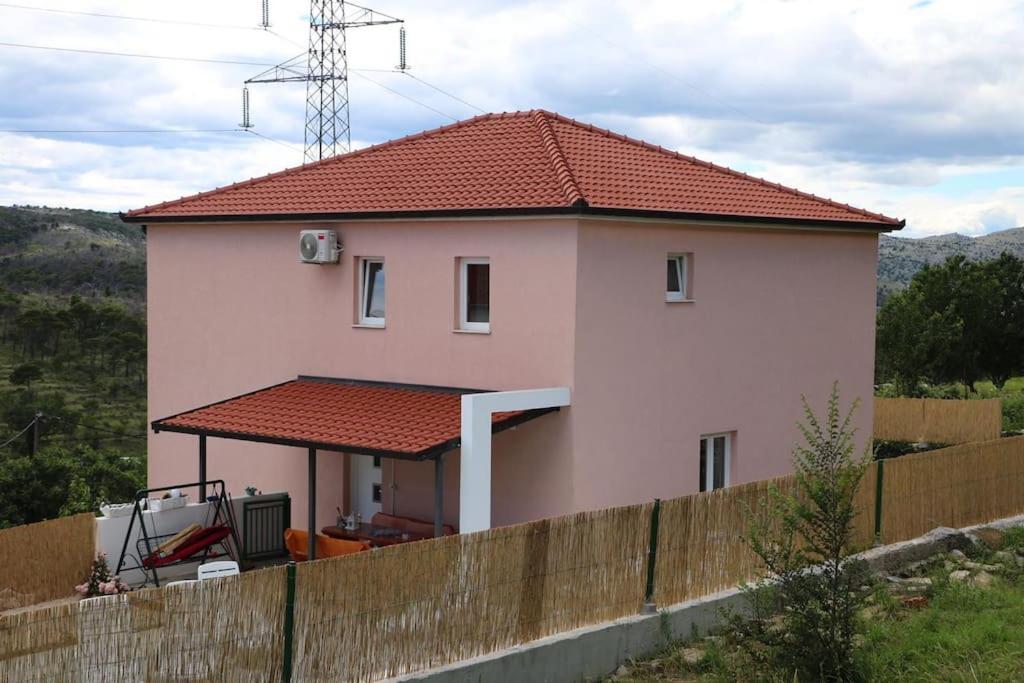 Villa with swimming pool and game room