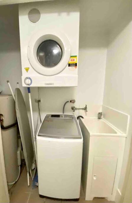 Seasalt Airlie Best location 1bed apt Private SPA Unit 4 - located within 