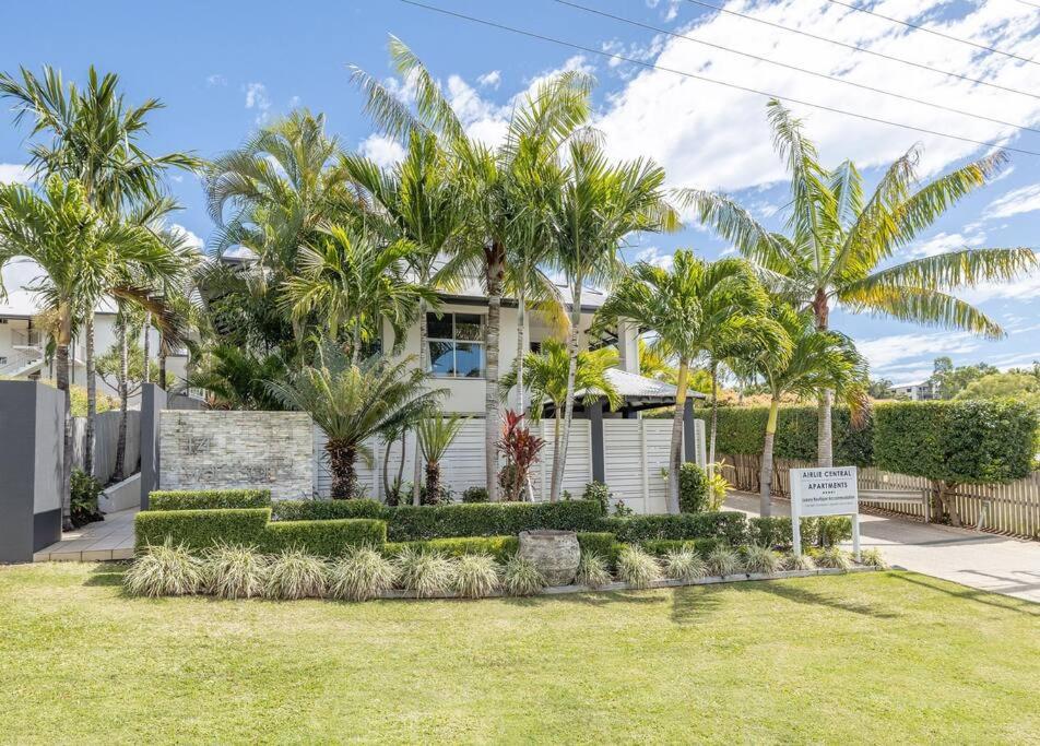 Seasalt Airlie Best location 1bed apt Private SPA Unit 4 - located within 