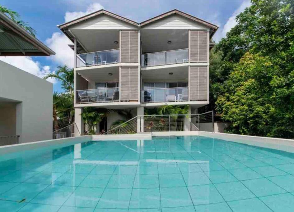 Seasalt Airlie Best location 1bed apt Private SPA Unit 4 - located within 
