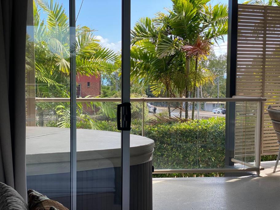 Seasalt Airlie Best location 1bed apt Private SPA Unit 4 - located within 