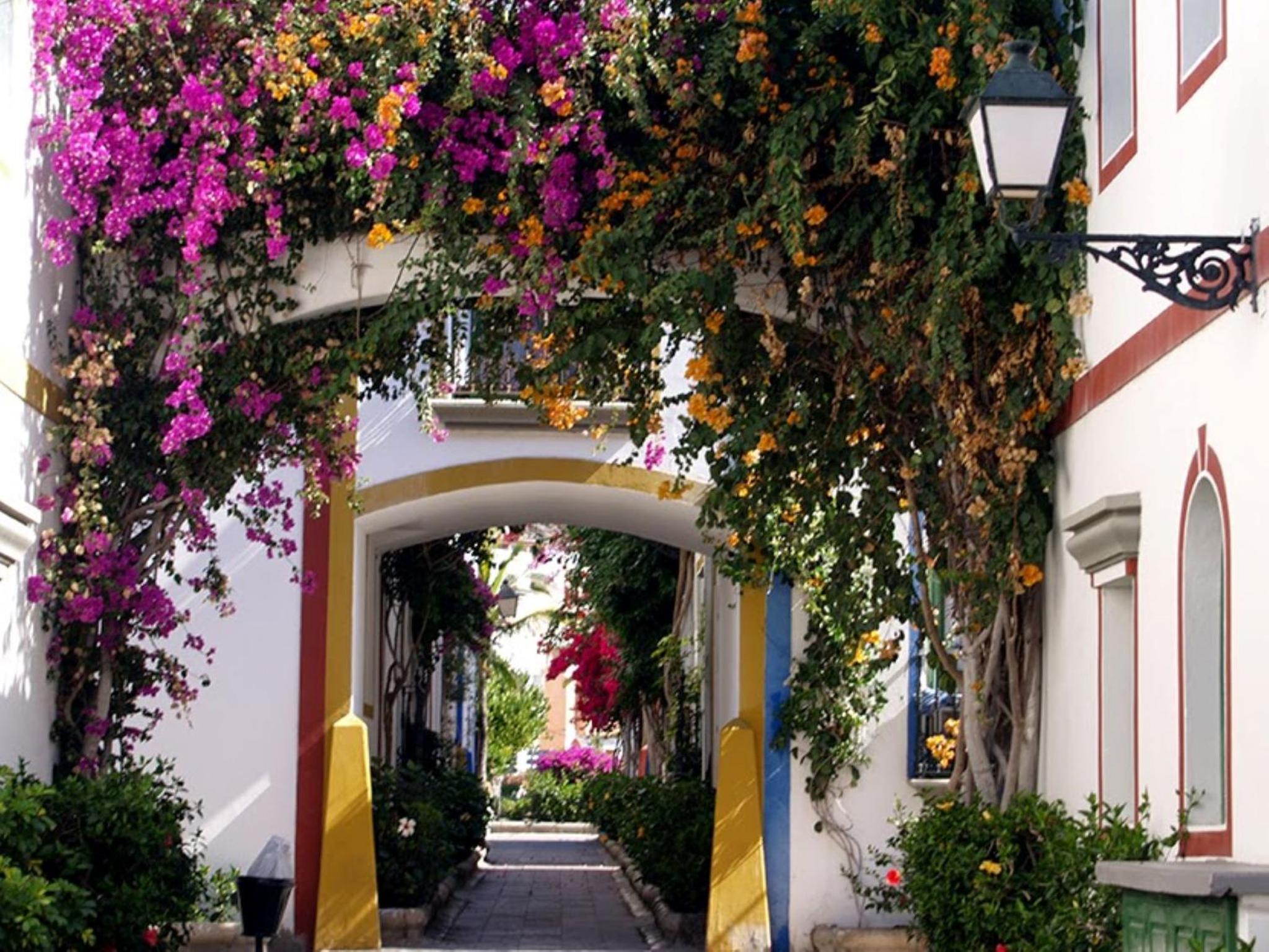 Marina Apartment With Garden
