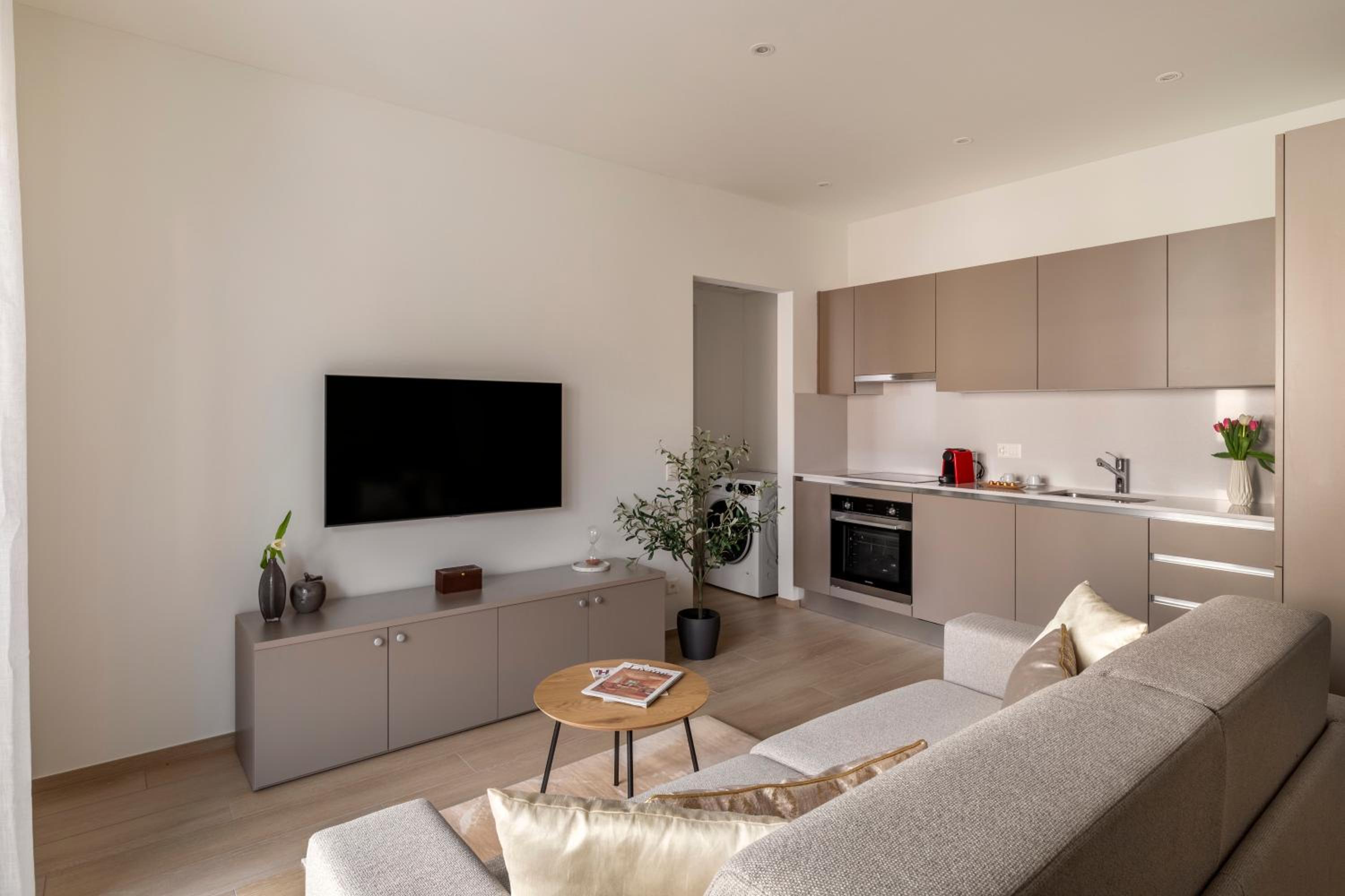 Lugano Superior Suites - Free Parking