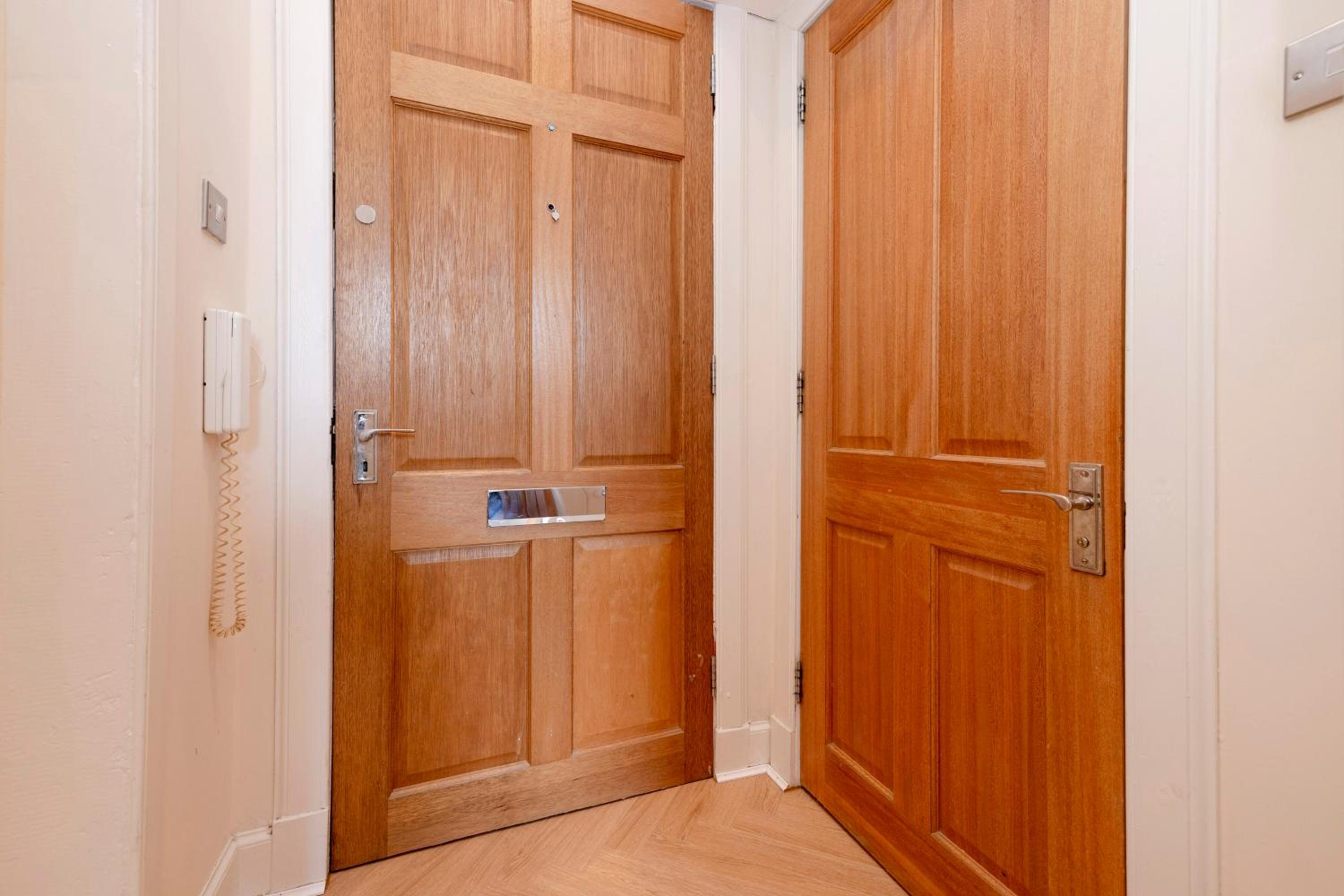 JOIVY Attractive flat near Haymarket Station view 5