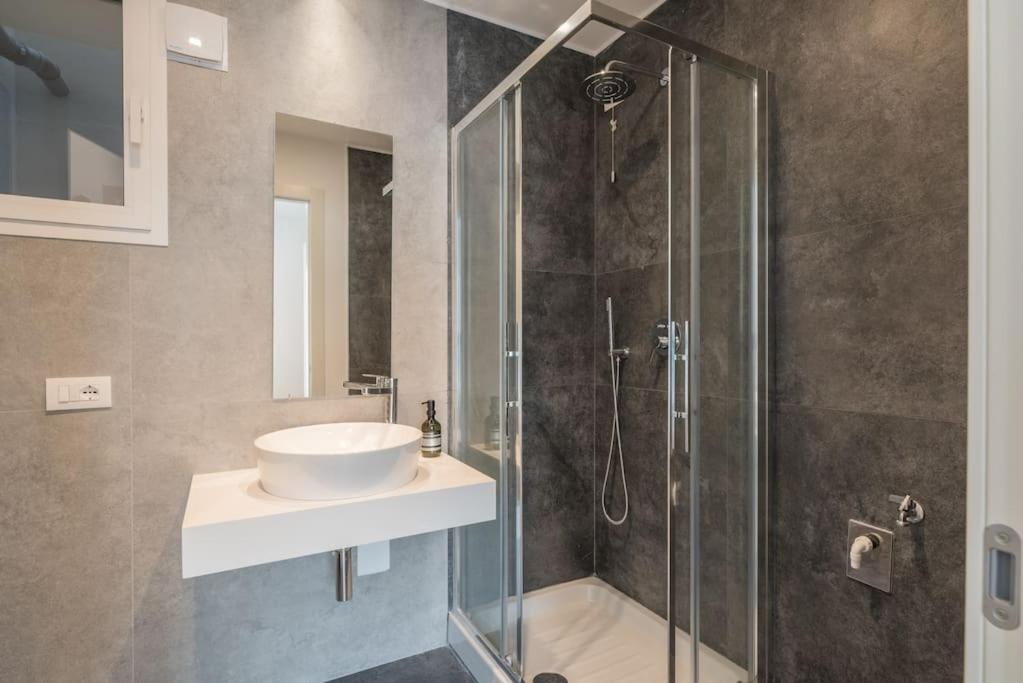 NEW! Exclusive Eur Apartment