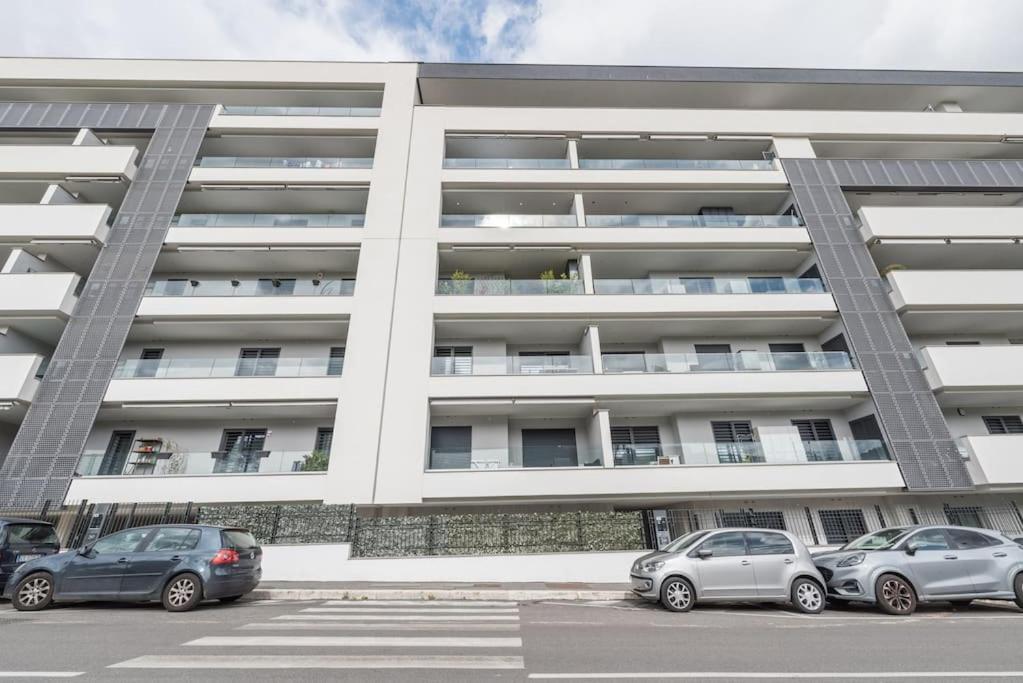 NEW! Exclusive Eur Apartment