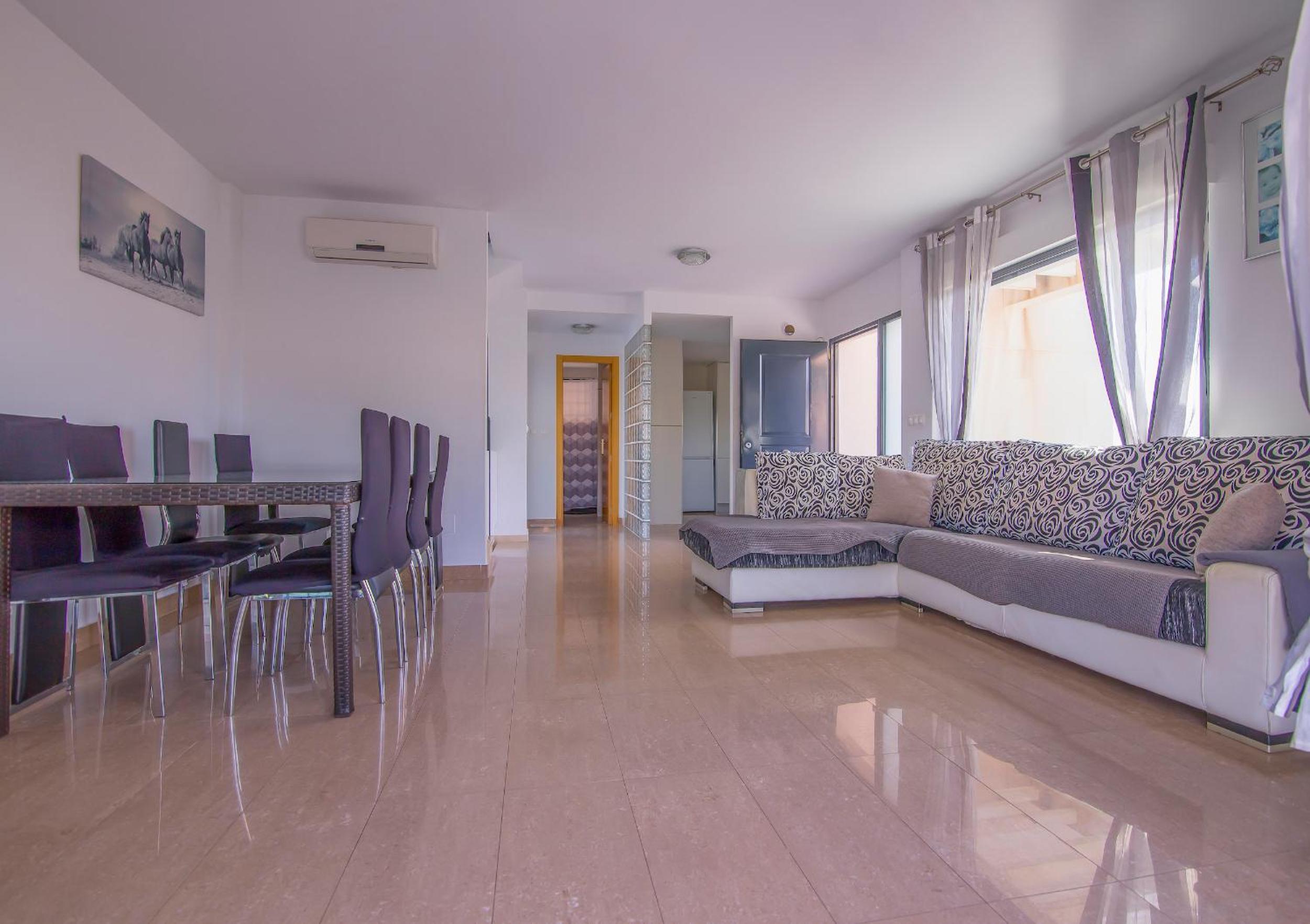 Villa moderna con piscina