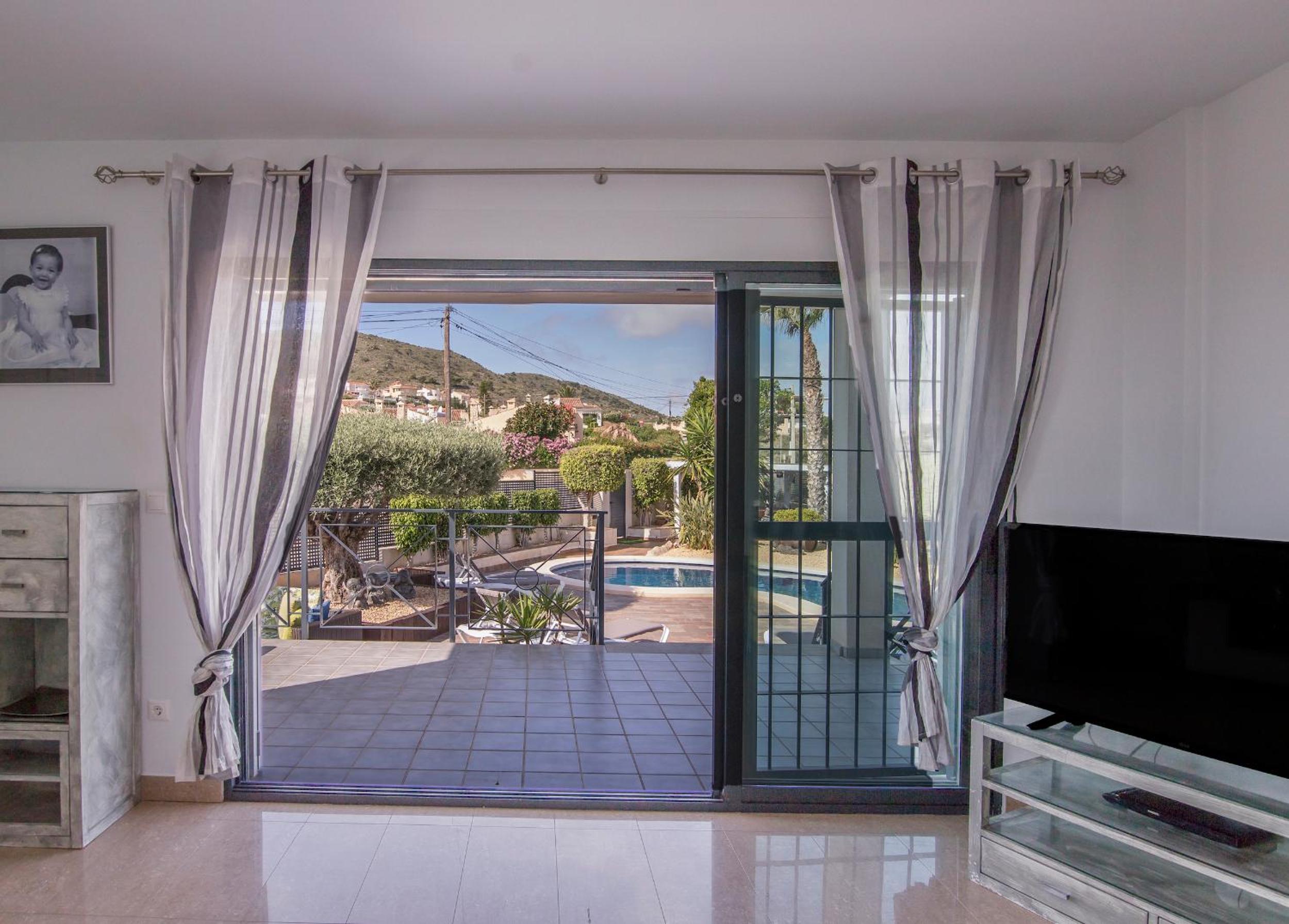Villa moderna con piscina
