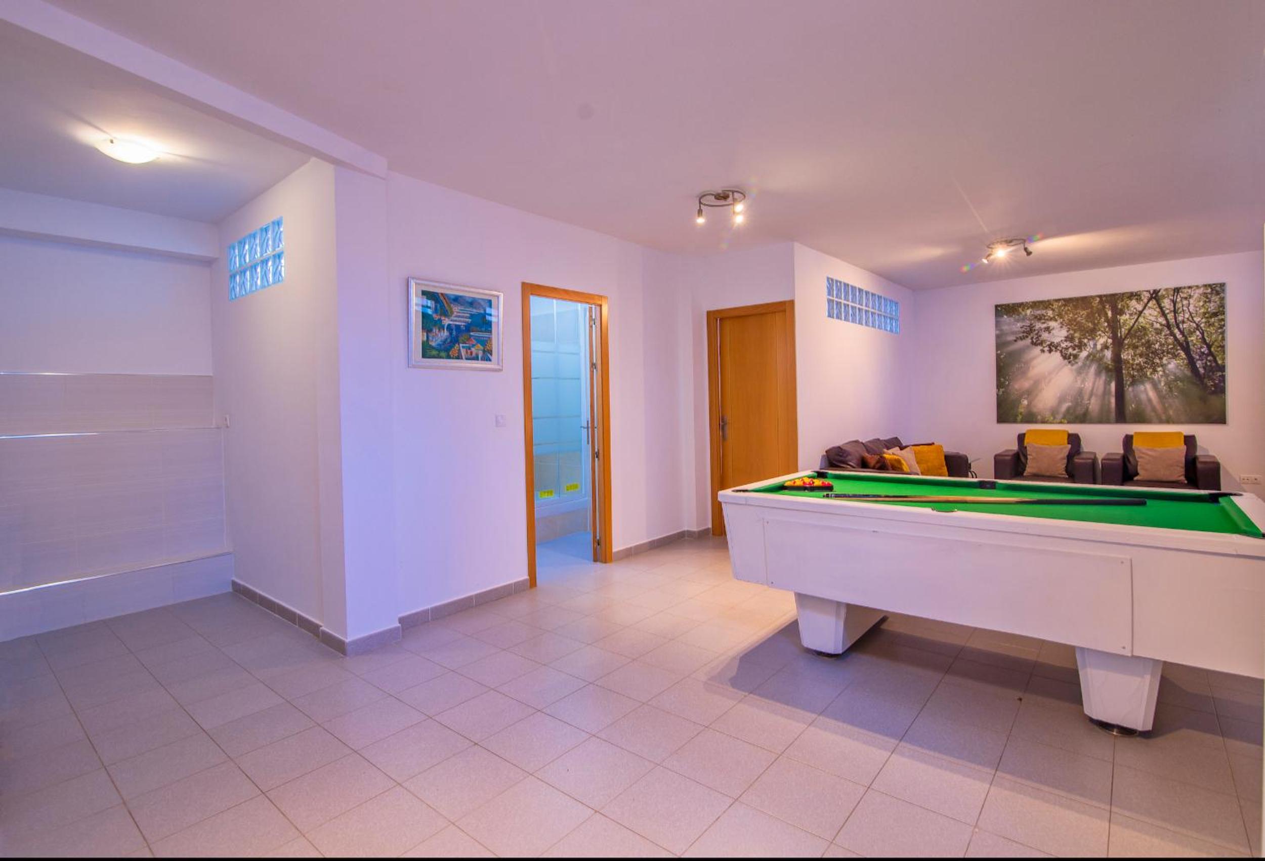 Villa moderna con piscina