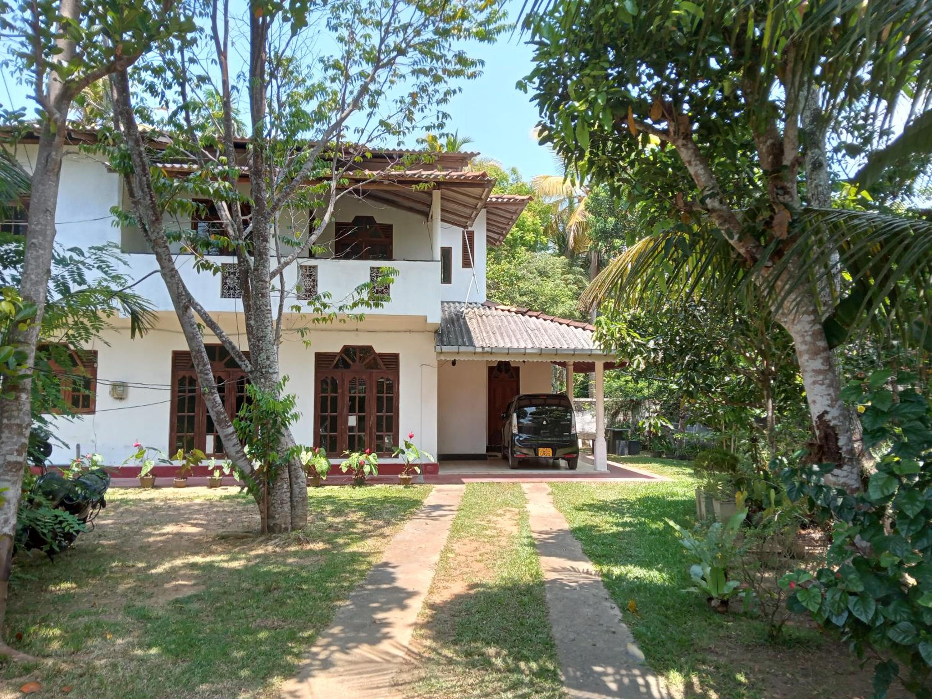 Charming 2-Bed Apartment in Weligama view 3