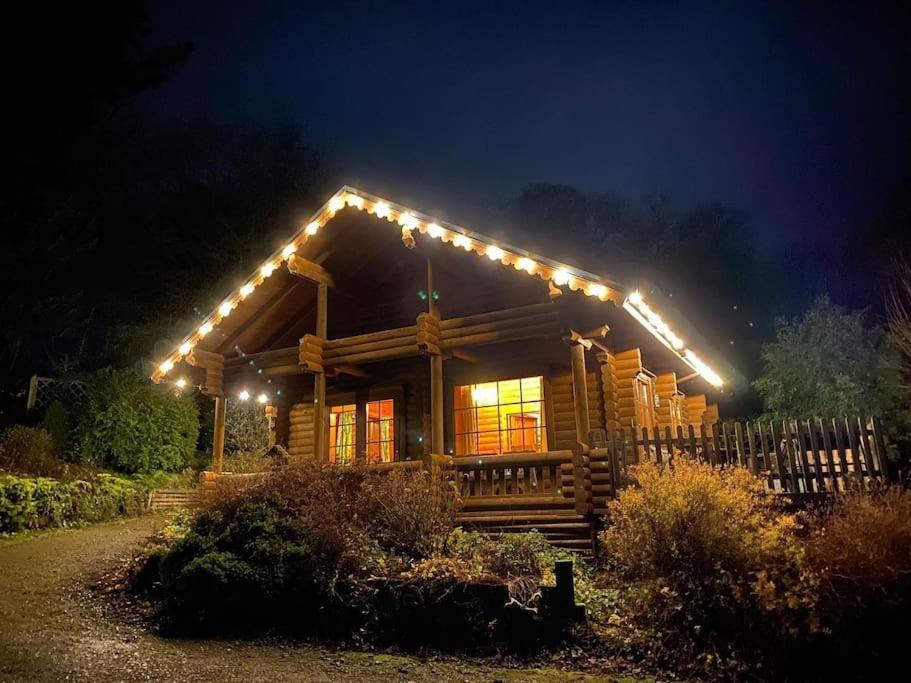 Hotel Solid Log Cabin With Private Hot Tub - Oak