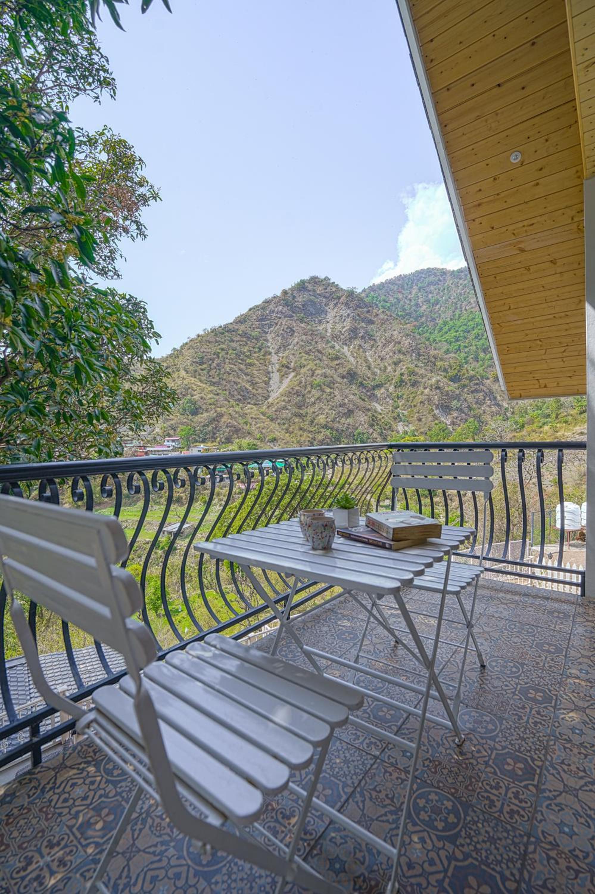 SaffronStays Woodpeckers Perch Villa, Dehradun
