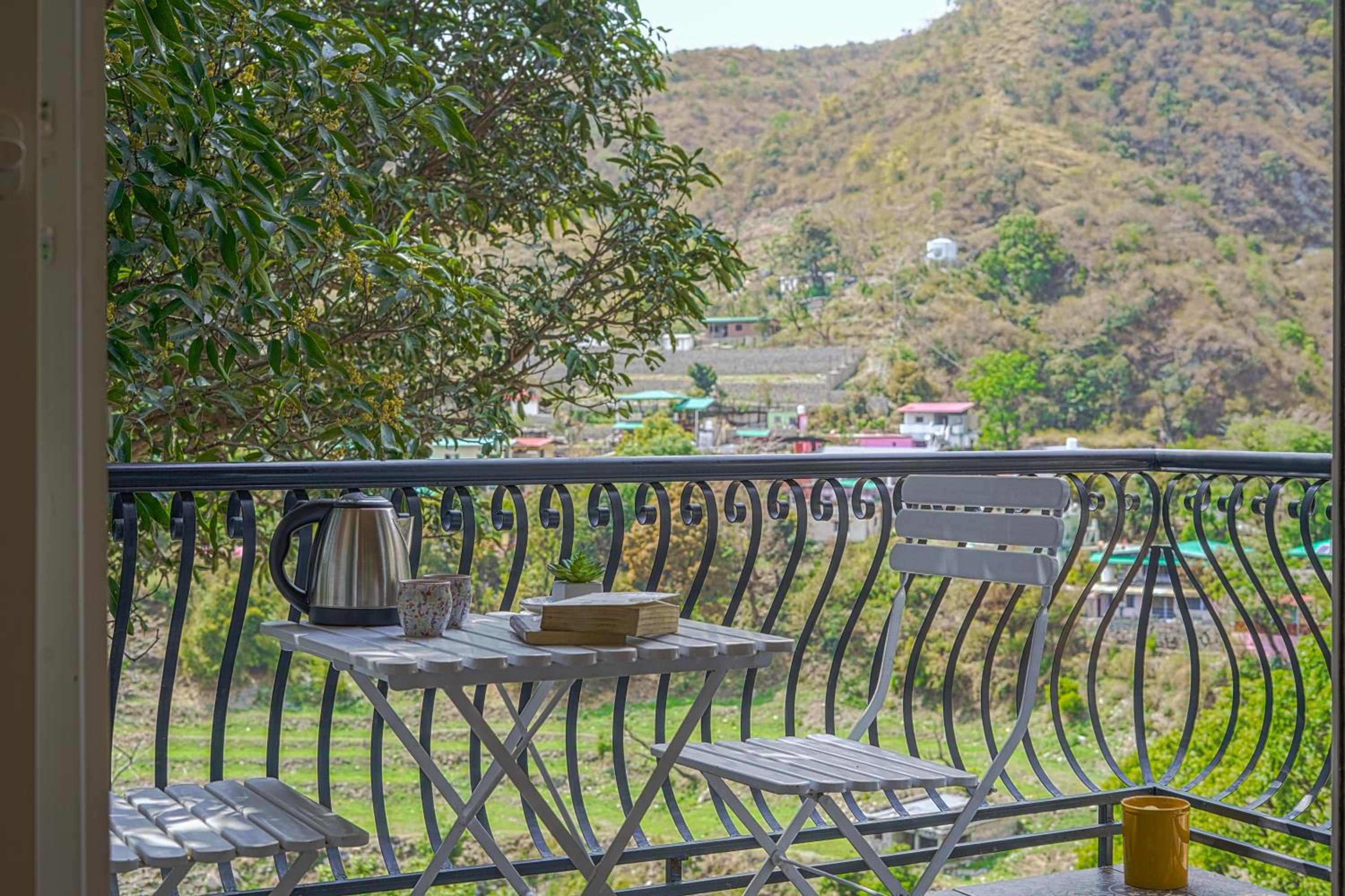 SaffronStays Woodpeckers Perch Villa, Dehradun