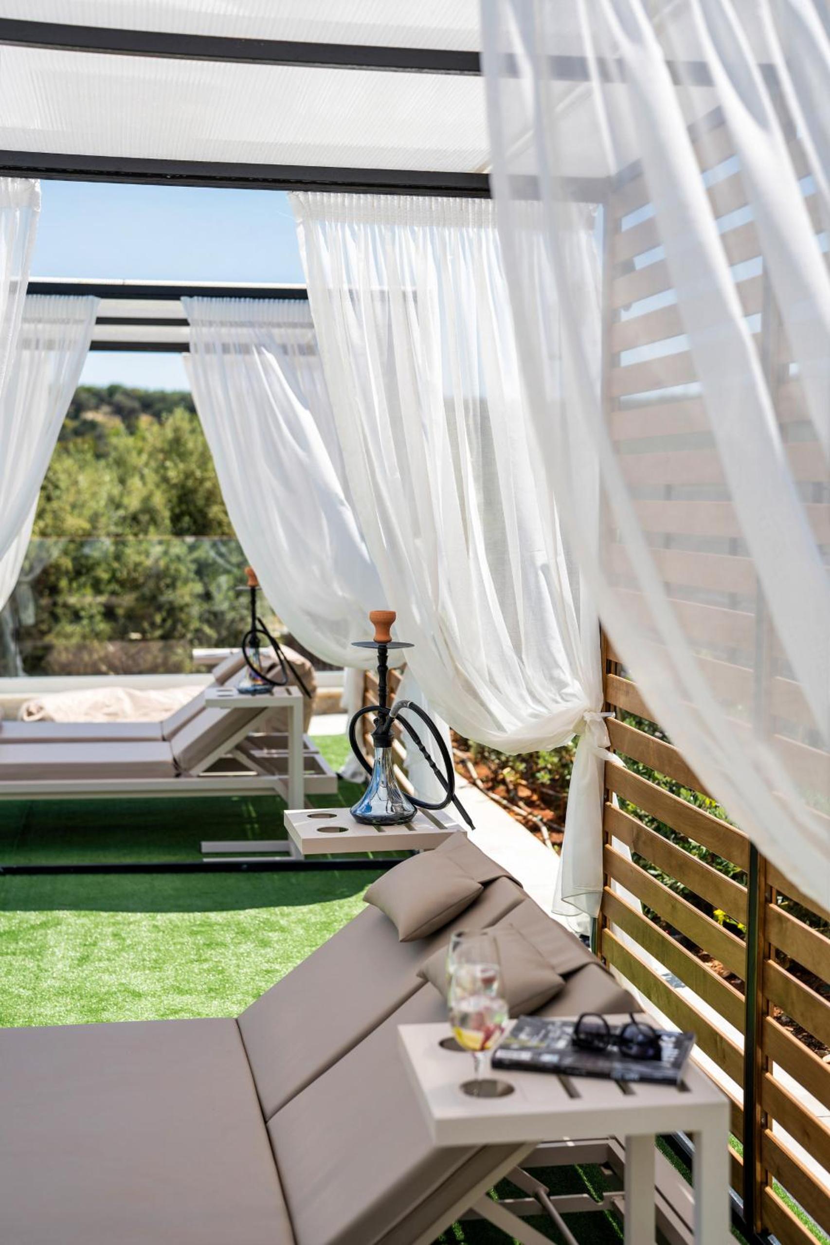 Luxurious Villa Mare - With 150m Pool view 4