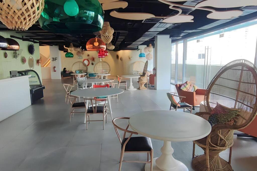Aveline Suites Cozy Skyline View ACQUA Private Residences near Rockwell Makati view 2