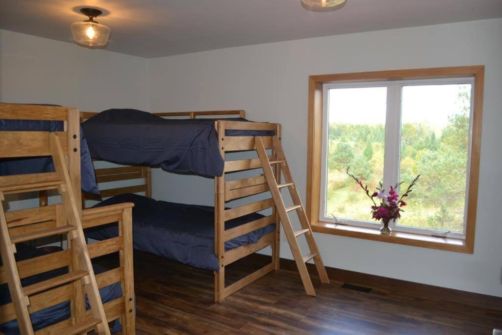 Country Cottage on 80 Acre Farm