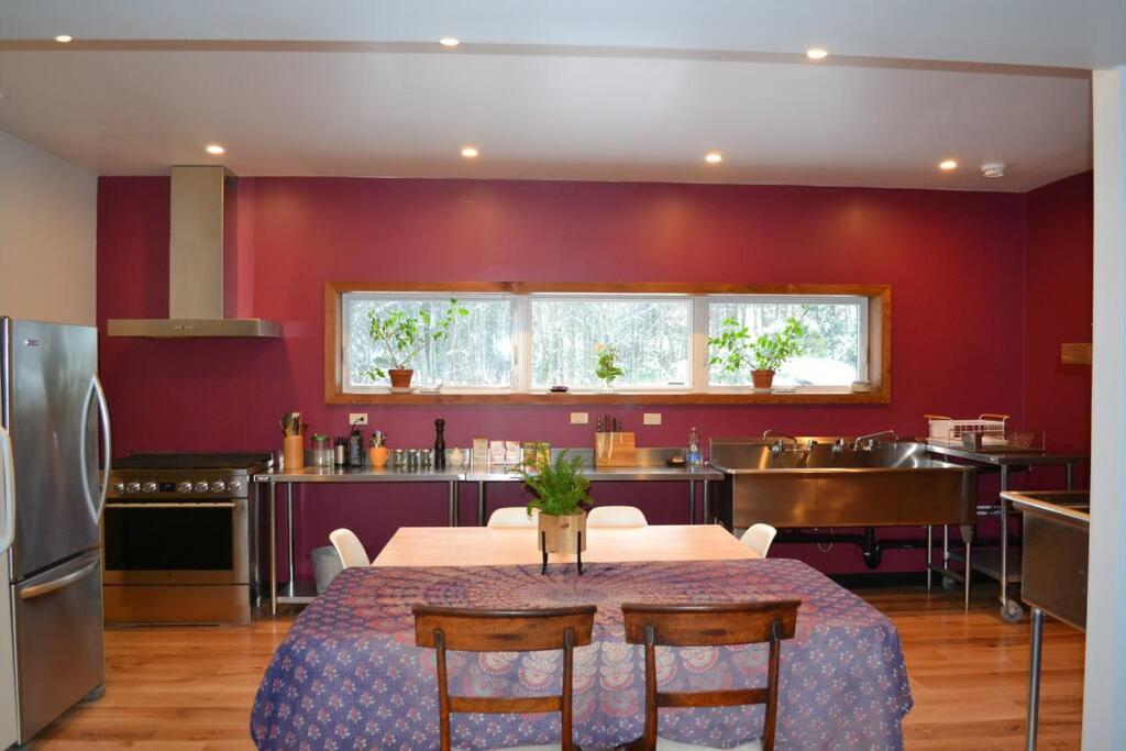 Country Cottage on 80 Acre Farm