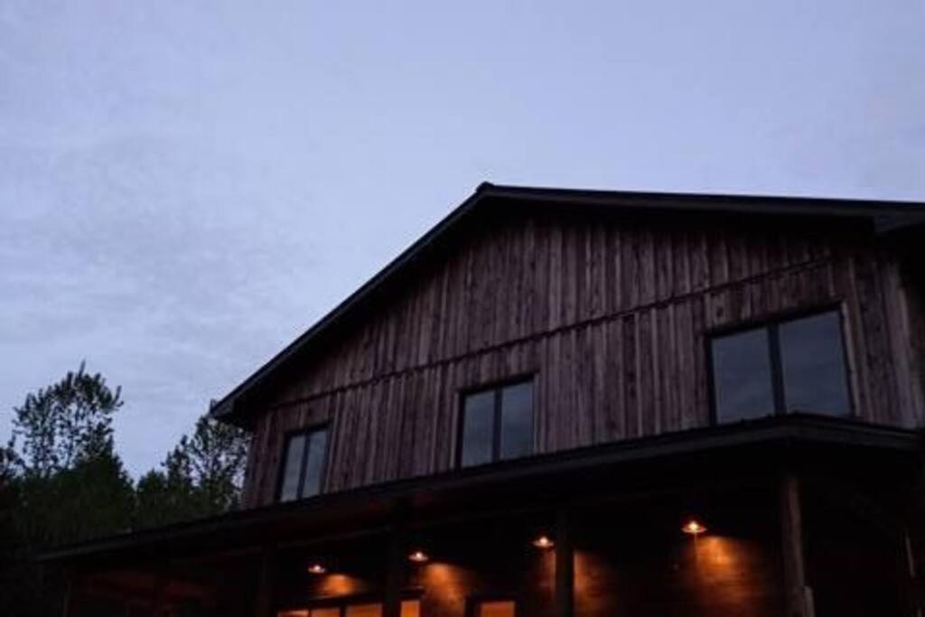 Country Cottage on 80 Acre Farm