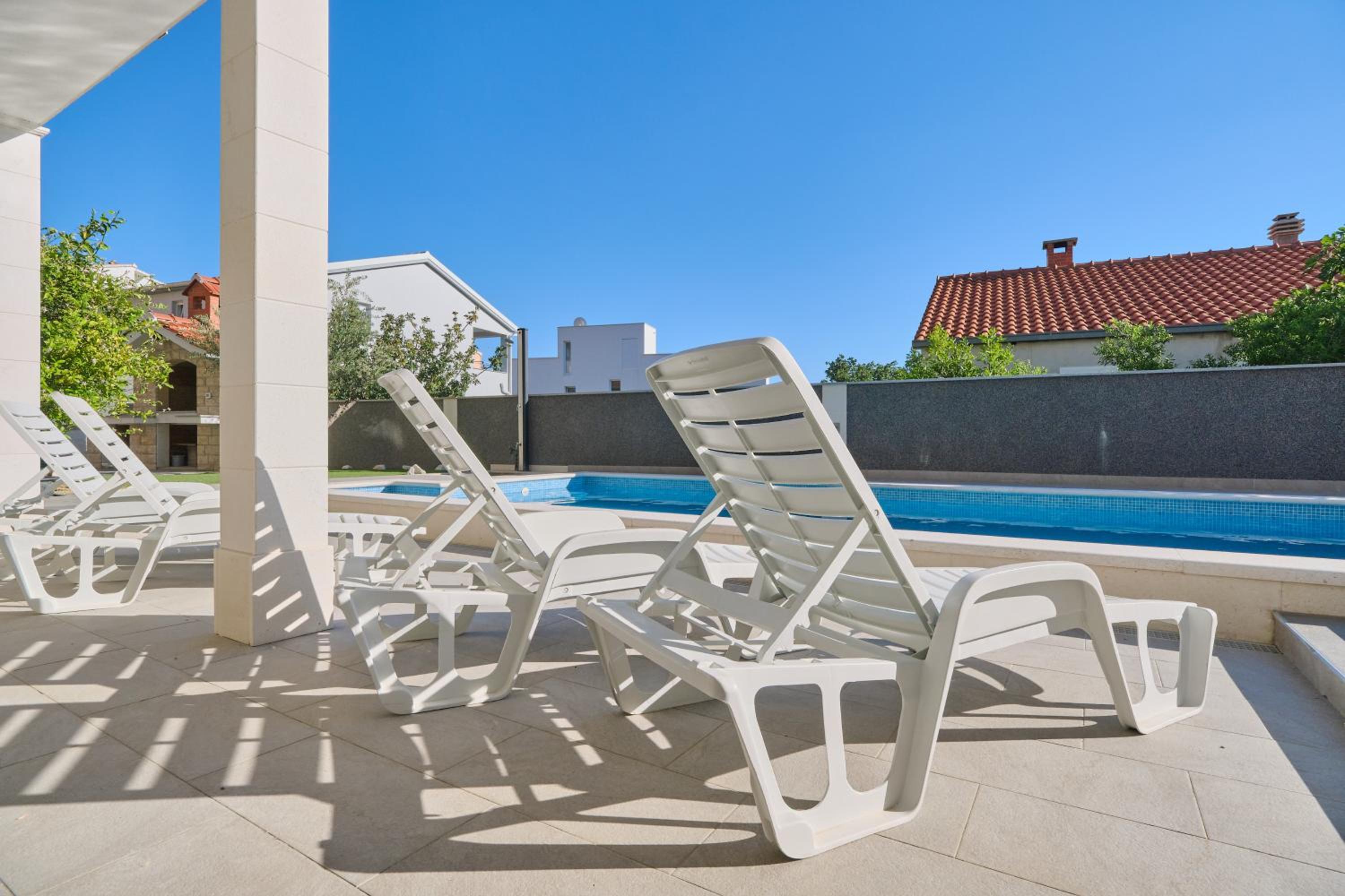 M&M Holiday House with a Pool view 5