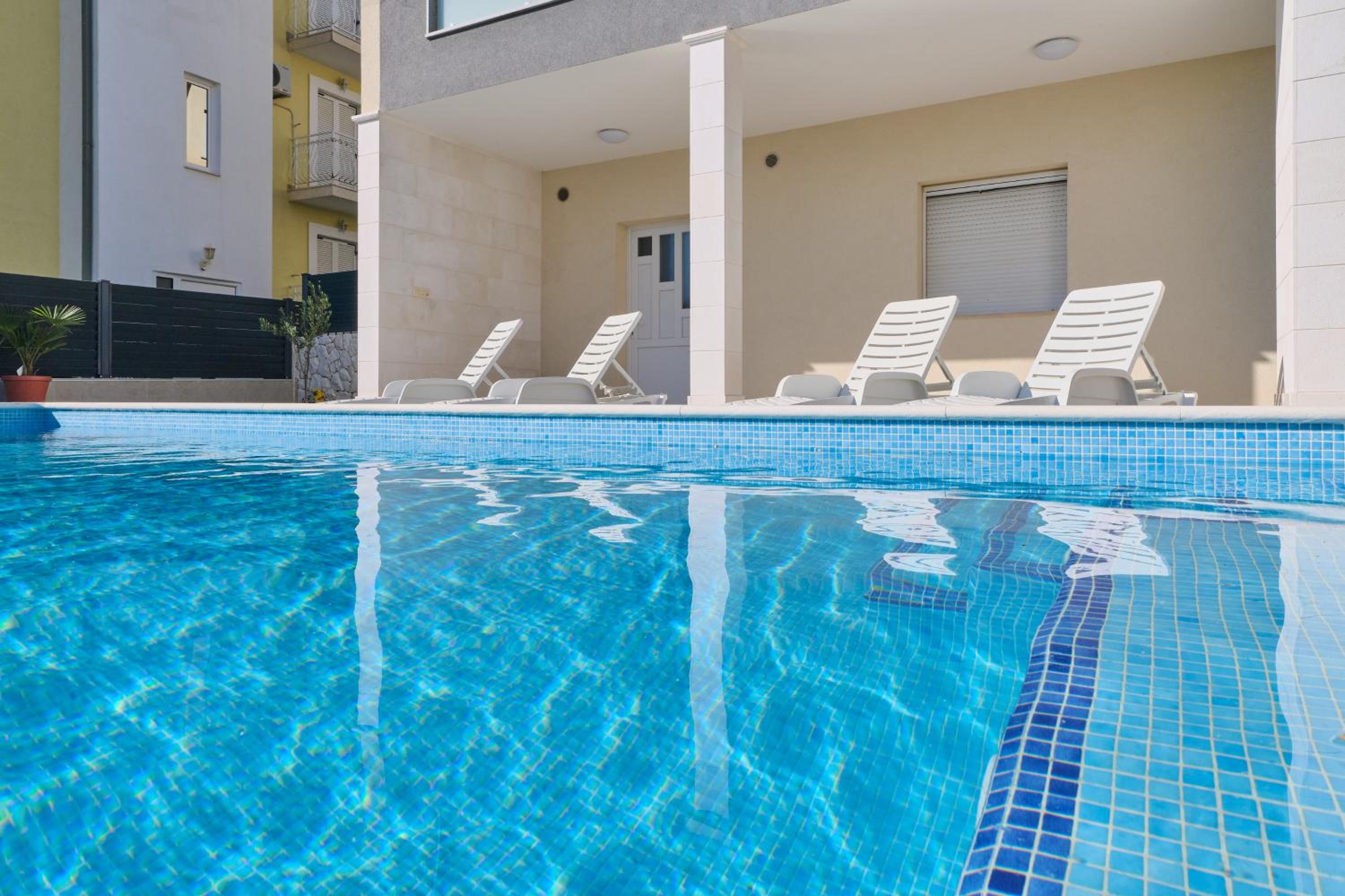 M&M Holiday House with a Pool view 4