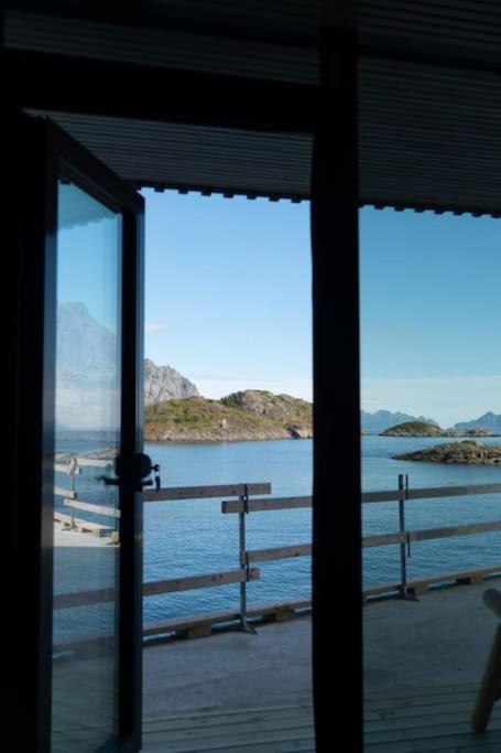 Seafront apartment Henningsvær