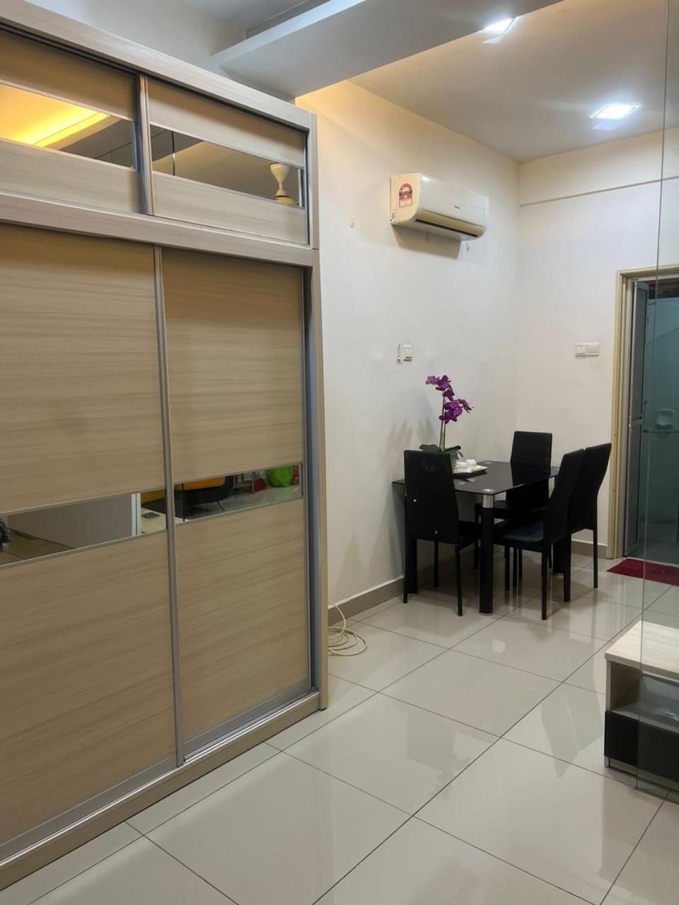 20 HoMESTAY COZY STUDIO MOUNT AUSTIN TEBRAU NEAR JUSCO TOPPEN