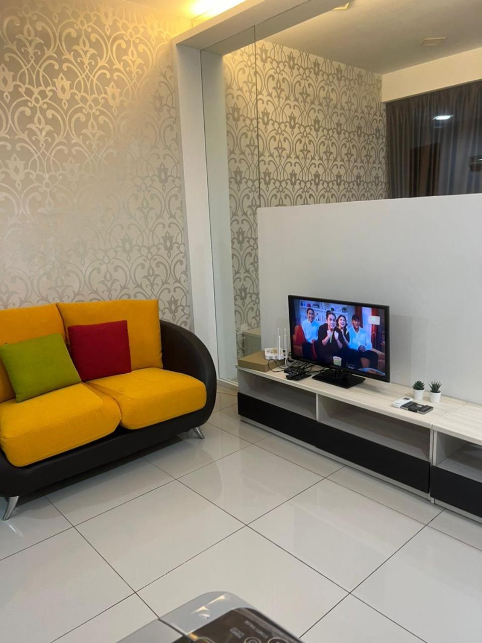 20 HoMESTAY COZY STUDIO MOUNT AUSTIN TEBRAU NEAR JUSCO TOPPEN