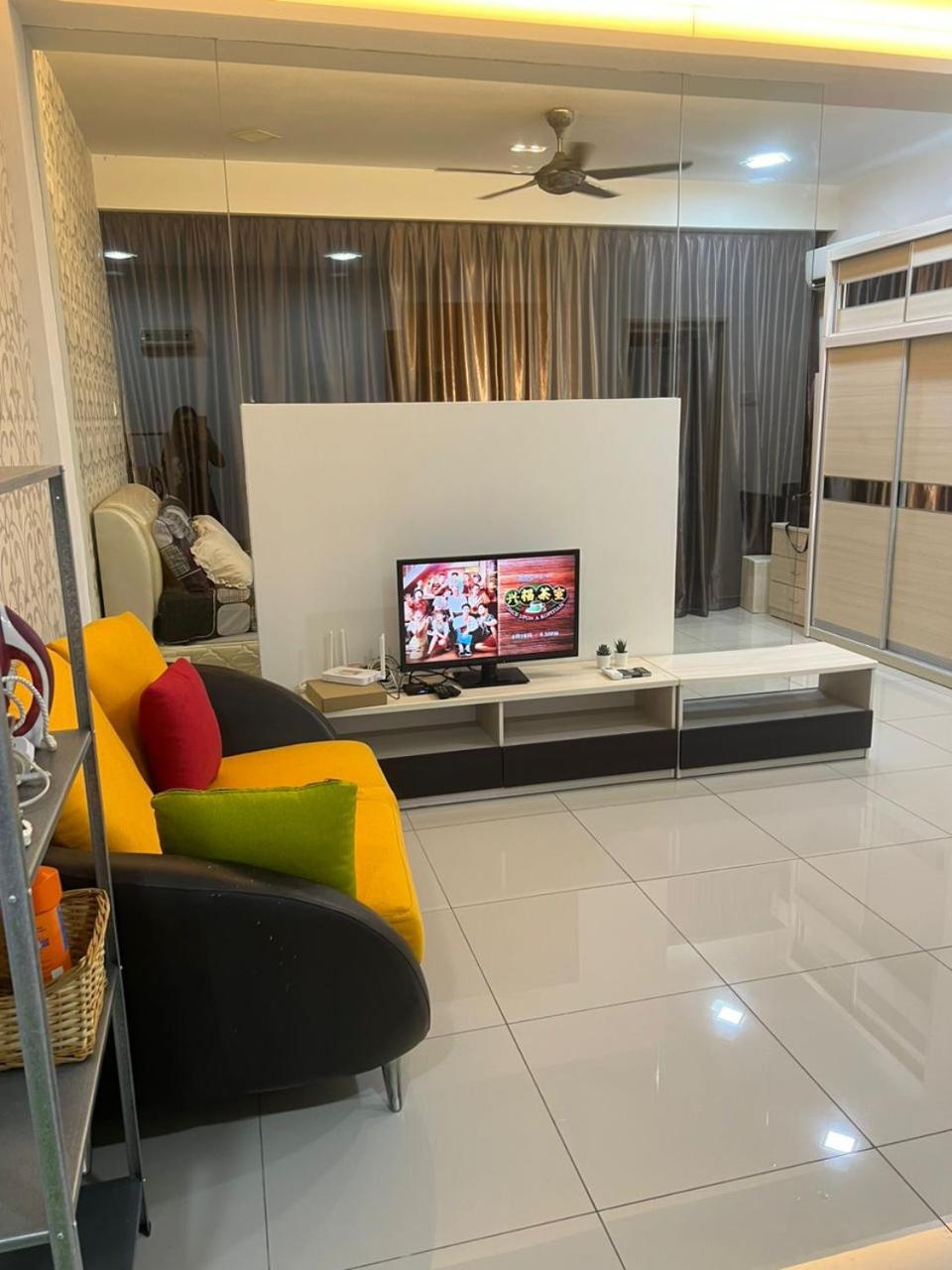 20 HoMESTAY COZY STUDIO MOUNT AUSTIN TEBRAU NEAR JUSCO TOPPEN