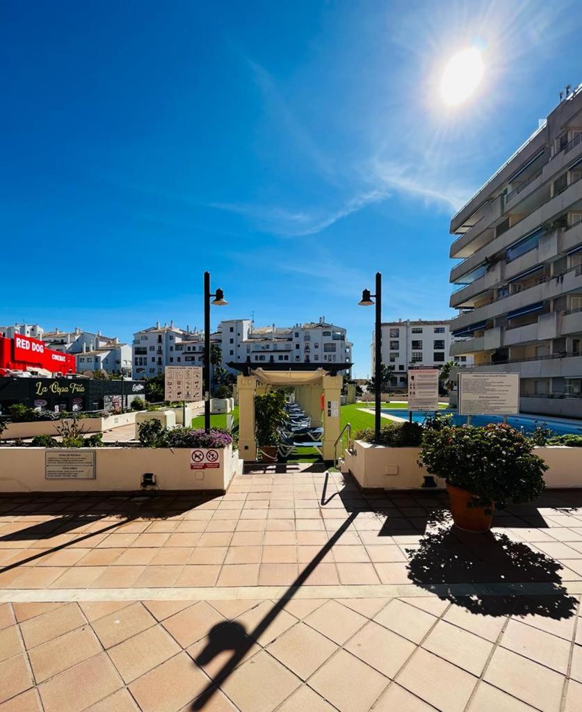 MARBELLA HOME RENTALS - Marina Banus, Puerto Banus, Cozy 2BR, parking & pool view 4