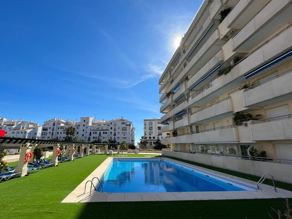 MARBELLA HOME RENTALS - Marina Banus, Puerto Banus, Cozy 2BR, parking & pool view 5