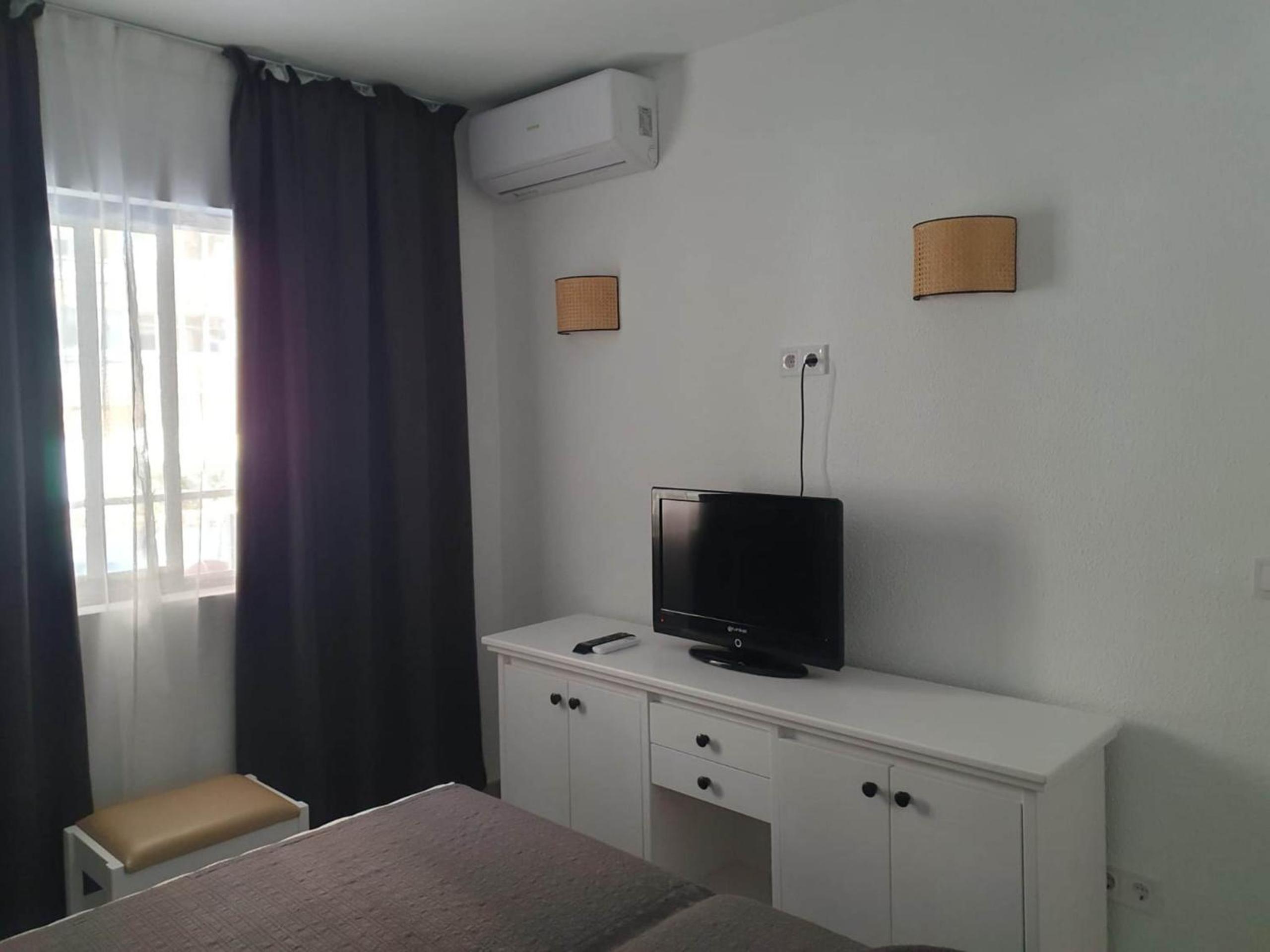 Modern 1 Bed Seafront Apt Los Boliches view 5