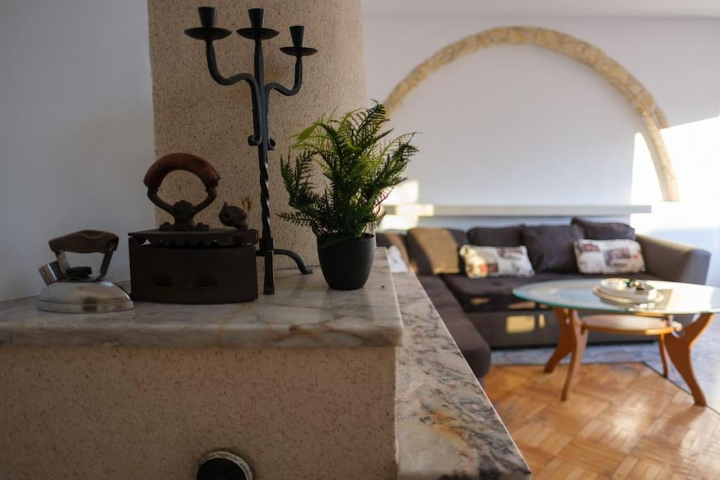 Great and large two bedroom Maisonette with lovely view & FREE parking Center