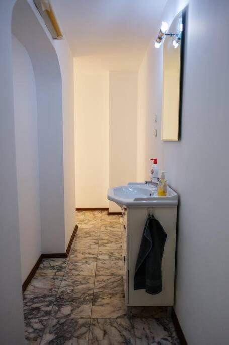 Great and large two bedroom Maisonette with lovely view & FREE parking Center