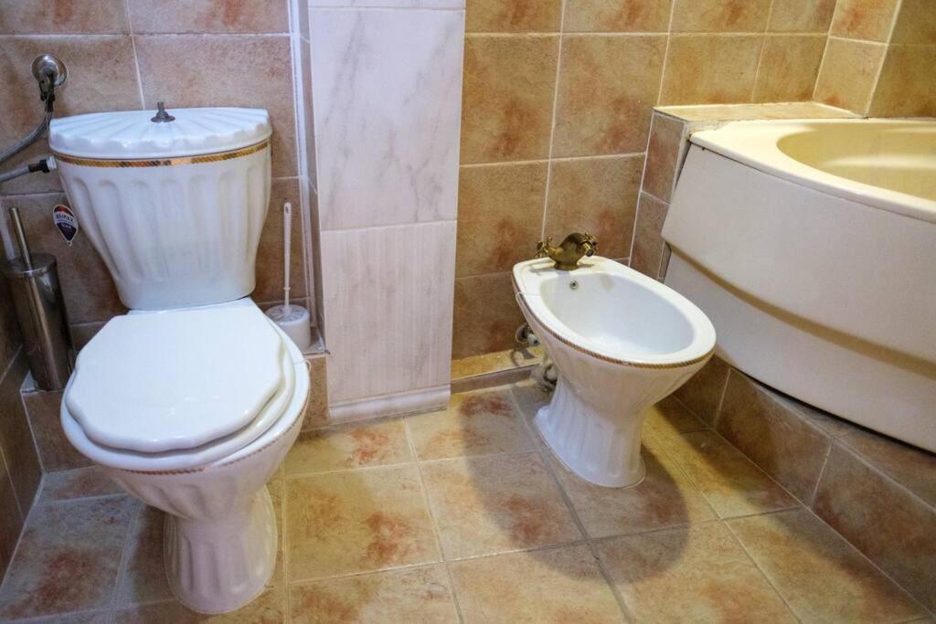 Great and large two bedroom Maisonette with lovely view & FREE parking Center