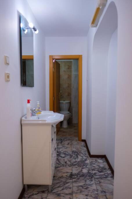 Great and large two bedroom Maisonette with lovely view & FREE parking Center